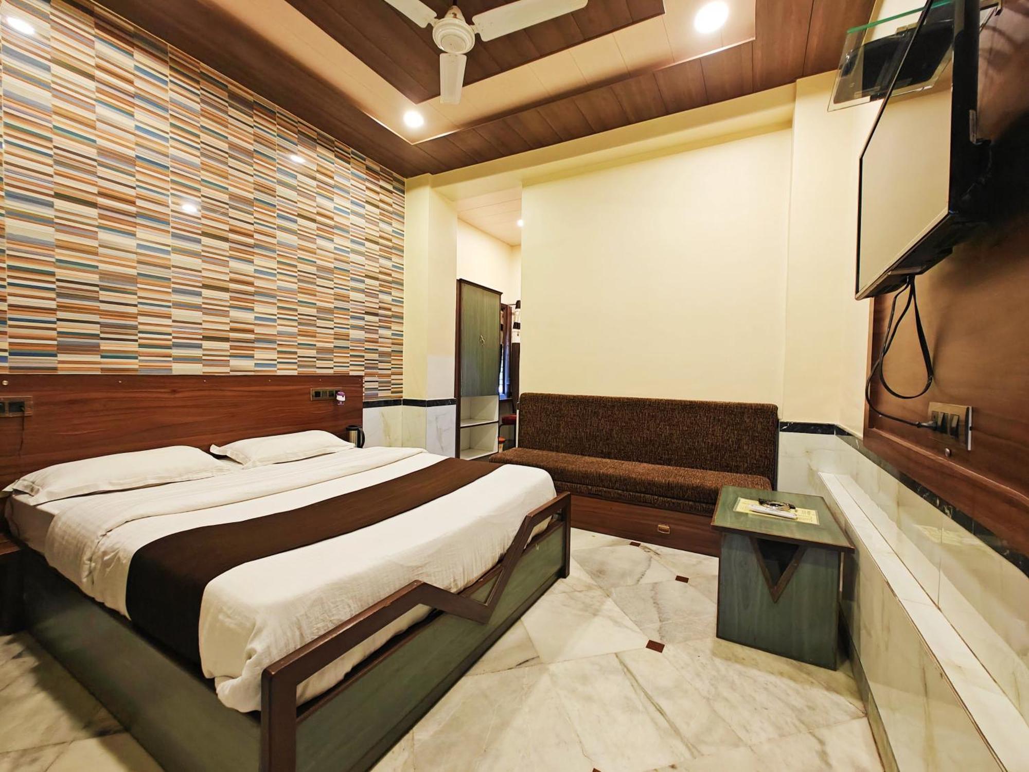 Hotel Saraswati Mount Abu Esterno foto