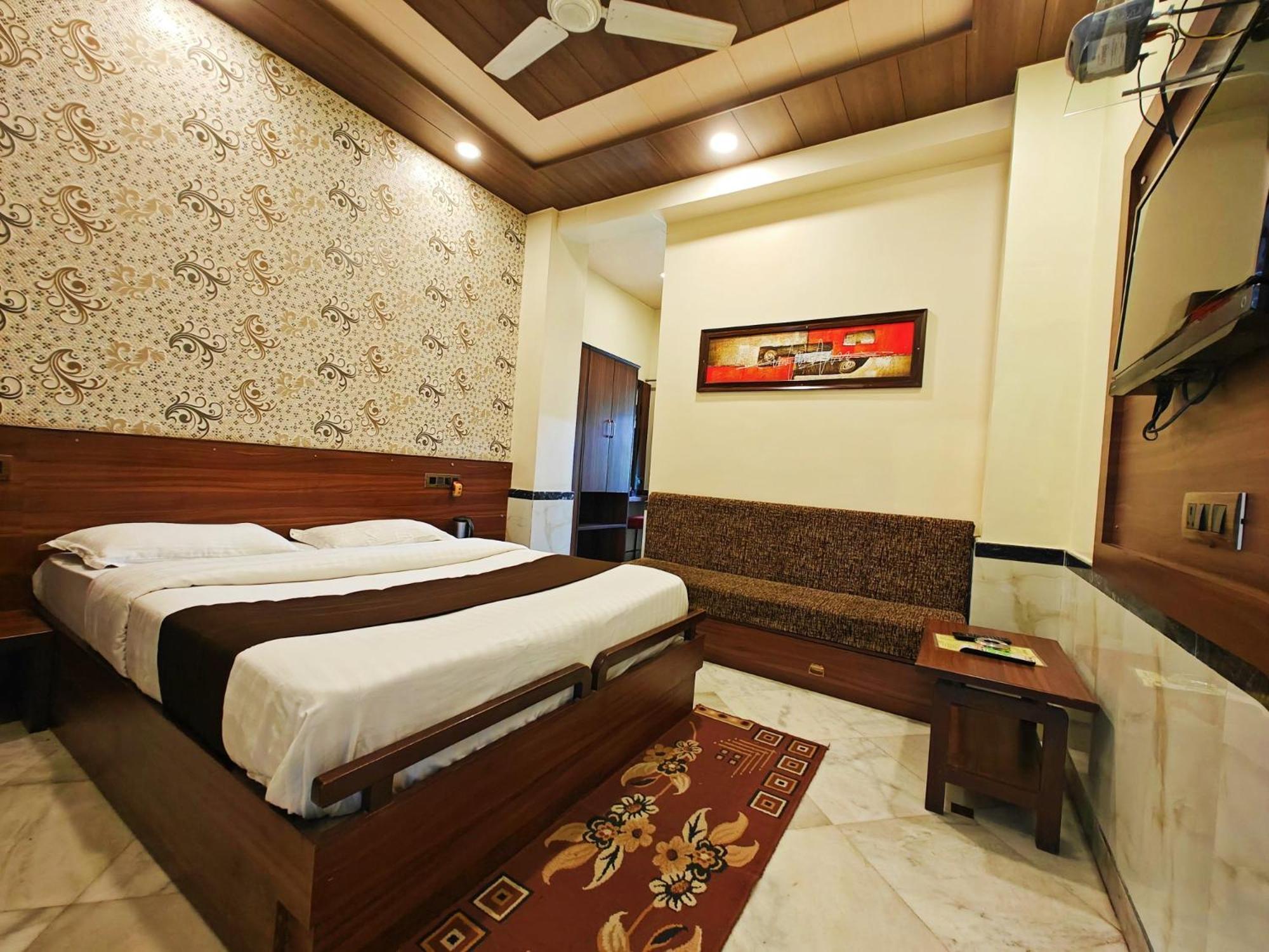 Hotel Saraswati Mount Abu Esterno foto