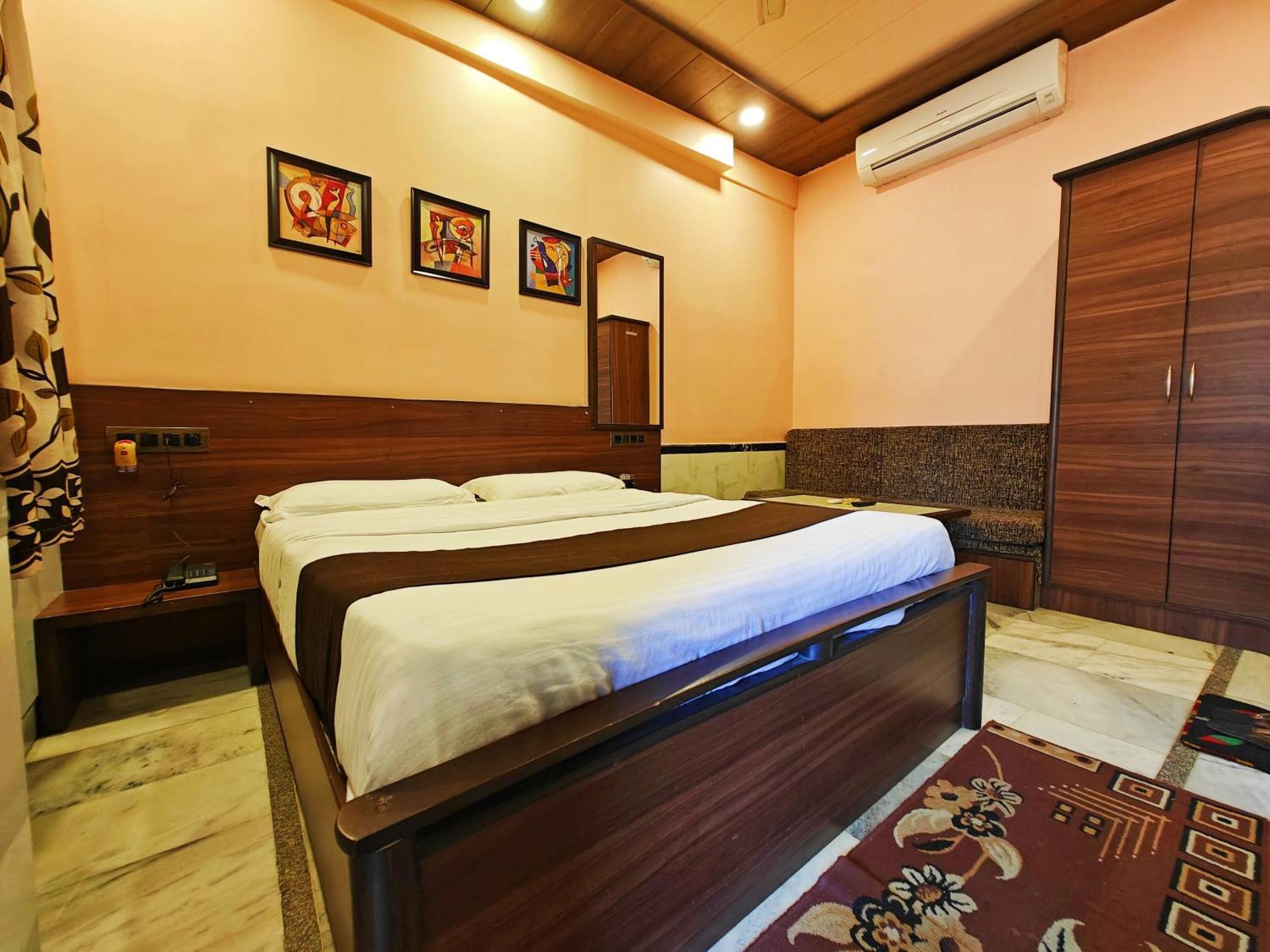 Hotel Saraswati Mount Abu Esterno foto