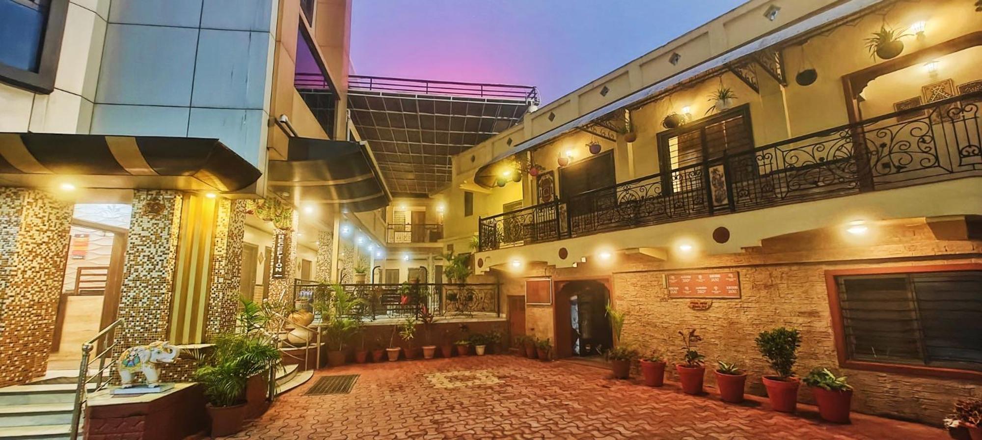 Hotel Saraswati Mount Abu Esterno foto
