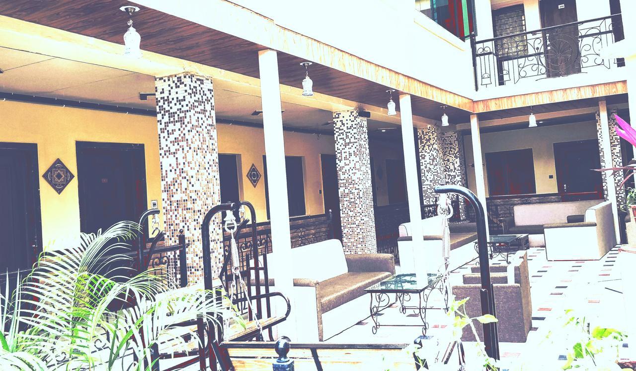 Hotel Saraswati Mount Abu Esterno foto